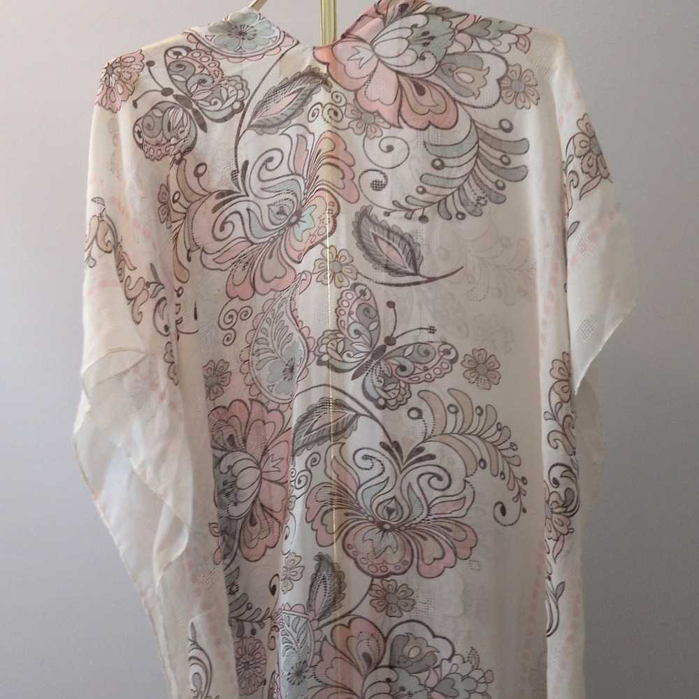 NWT Riah Fashion Kimono Women One Size Cream Pink Floral Butterfly Tassel Boho - Picture 6 of 13